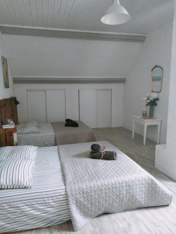 Chambre Familiale Anna "Mon Lit Au Pre" , Jusqu'A 4 Adultes Et 2 Enfants Avec Piscine Familles, Couples Ou Femmes Seulement Pontours Exterior photo